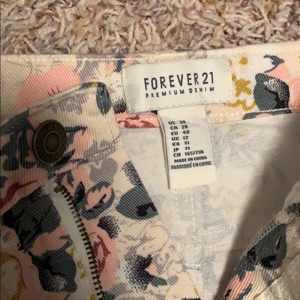 NWT Forever 21 denim floral shorts SZ-28 - Picture 4 of 8